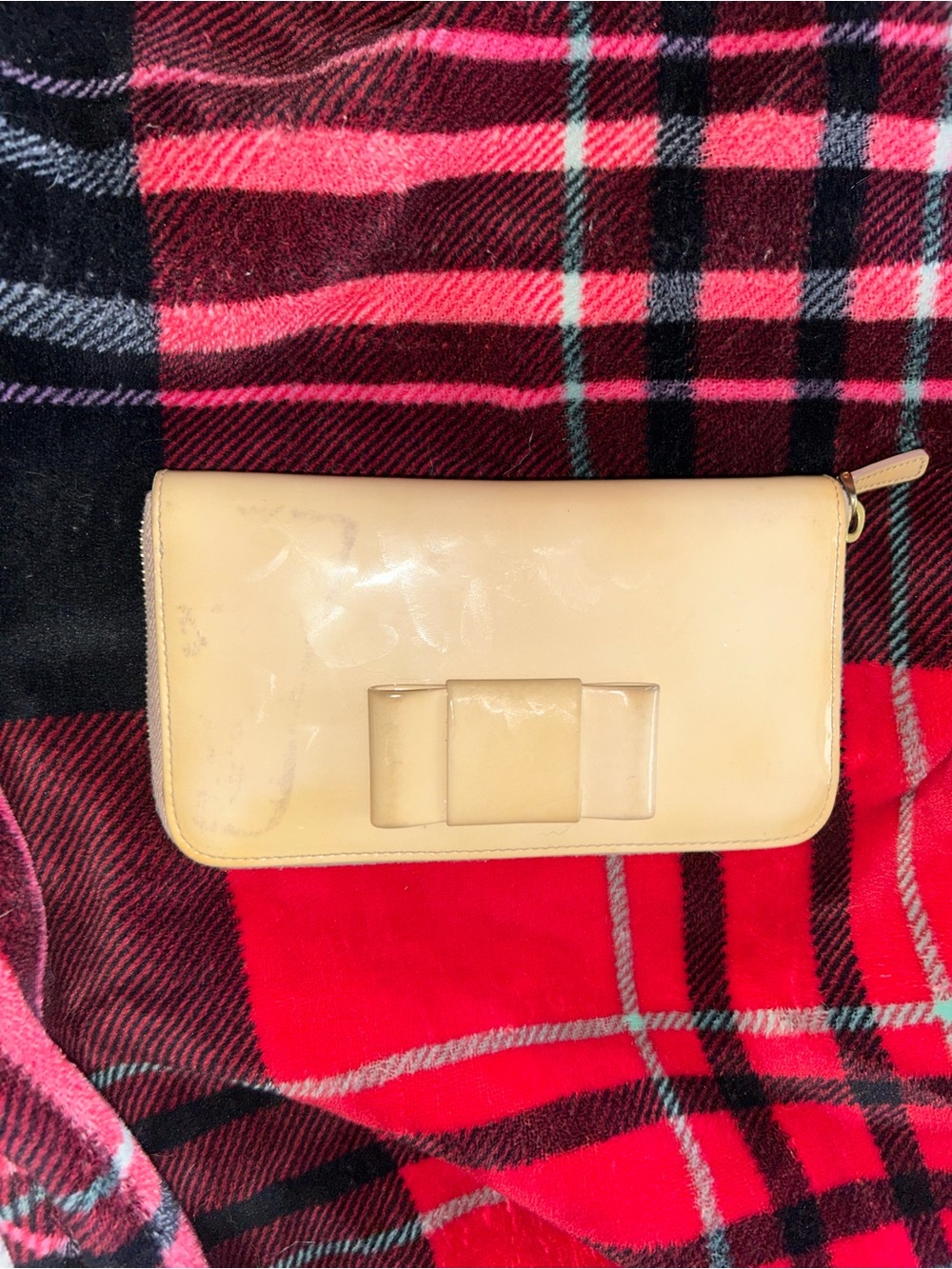 Miu Miu Pale Creme Patent leather Zip-Around Wallet with Gold Logo - Picture 2 of 4